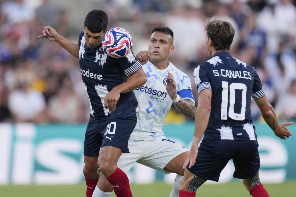 致敬，若塔兄弟前东家贡多马尔在球衣上印了他们的头像和名字